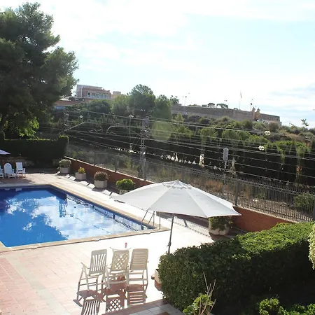 With Seaview Pool Robert D'aguilo *